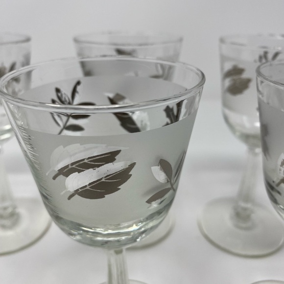 Set of 6 Vintage Wine Glasses - Picture 3 of 11